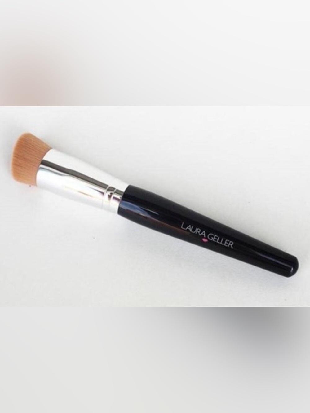 NEW [Laura Geller] Liquid Angled Foundation Brush, Designer Makeup Tool